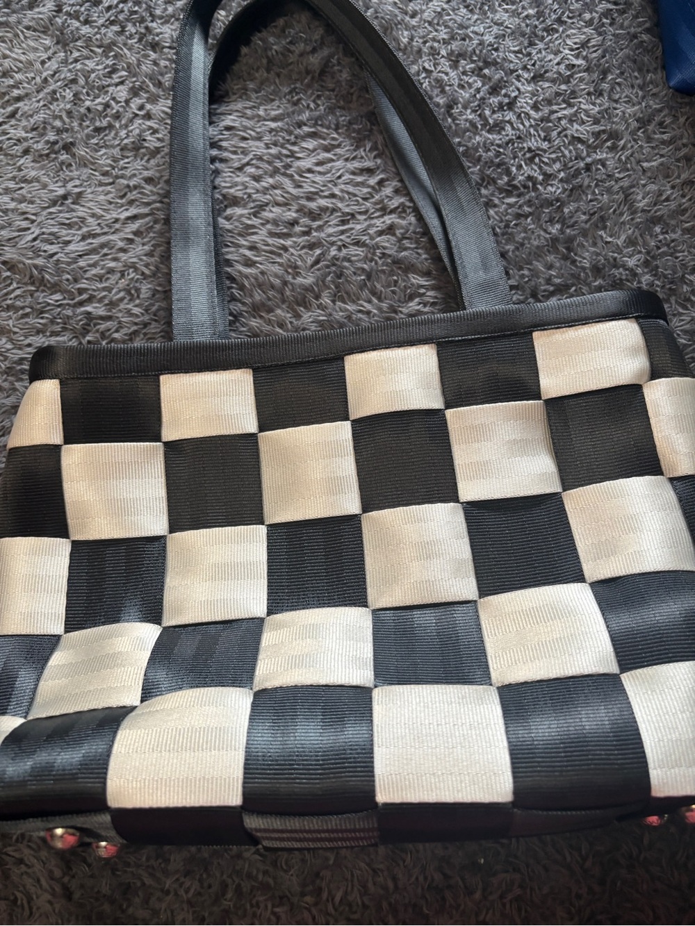 Harvey’s woven checkered tote - Picture 3 of 5